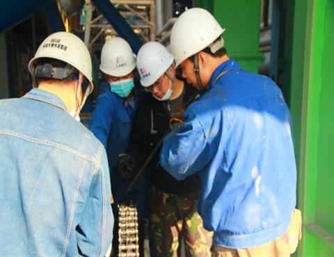 万象城,万象城（中国）公司职工在检修（一）                                      